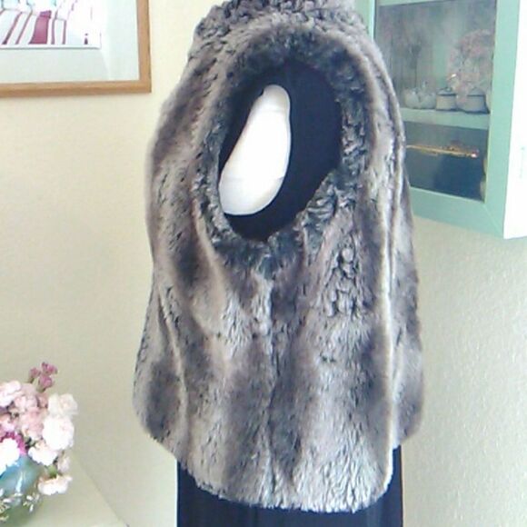 Outdoor Edition by Parkhurst Faux Fur Vest - Picture 3 of 10